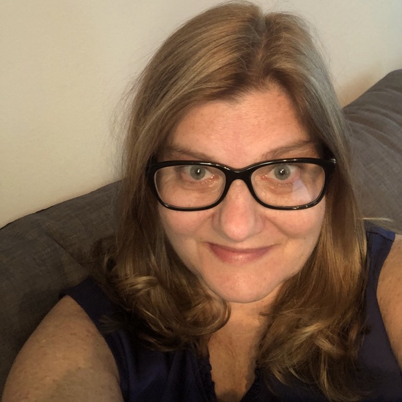 Meet your Posher, Betsy - Picture 1 of 3